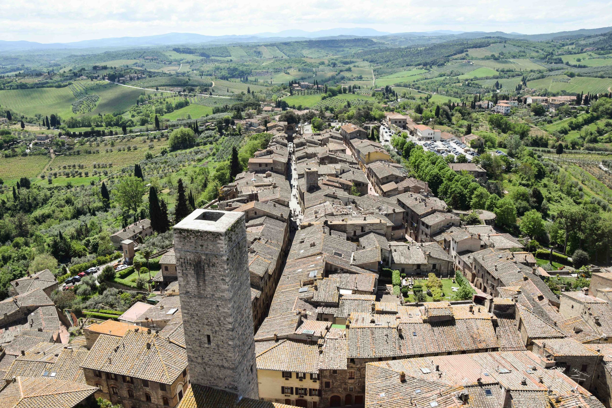 San Gimignano – wieże średniowiecznego centrum Toskanii w sercu Italii
