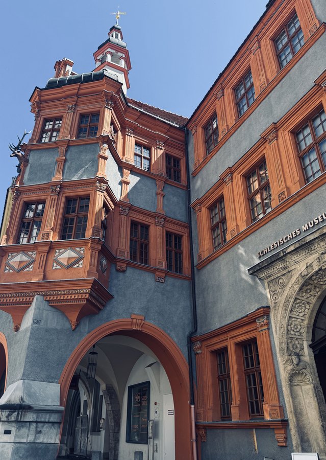 Renesansowy Schönhof z wykuszem, siedziba Muzeum Śląskiego