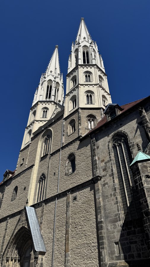 Dwie strzeliste wieże kościoła św. Piotra i Pawła w Görlitz