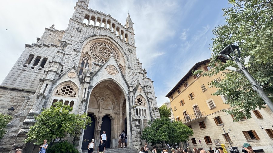 Sóller – co zobaczyć? Dolina pomarańczy, zabytkowy pociąg i modernistyczne perełki Majorki