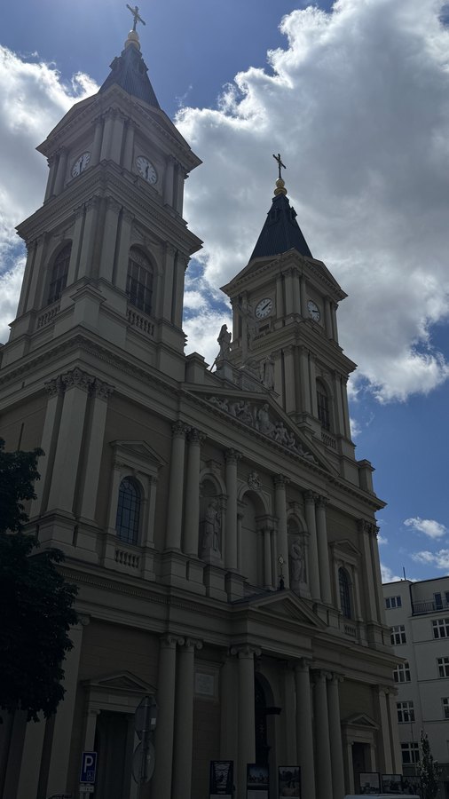 Dwie wieże katedry Boskiego Zbawiciela w Ostrawie