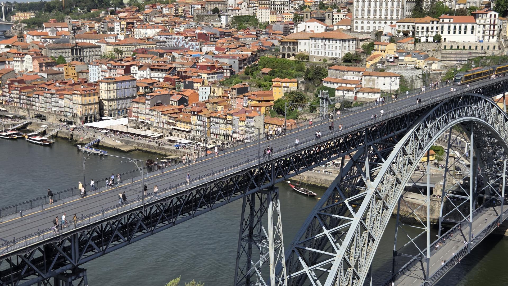 Most Dom Luís I i dzielnica Ribeira w Porto