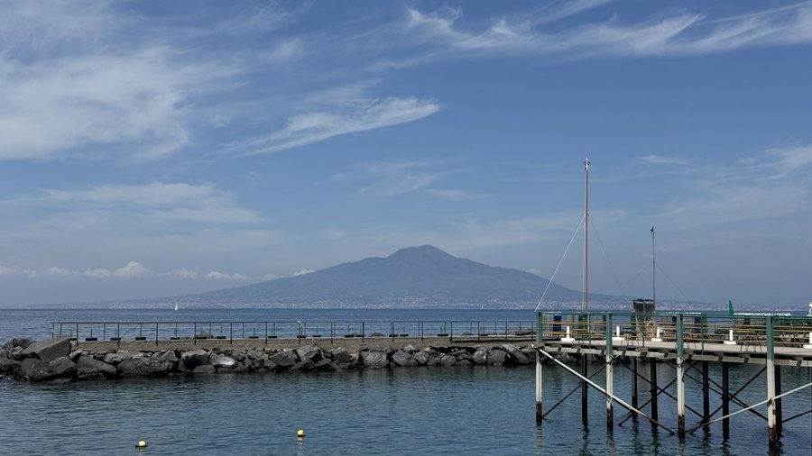 Sorrento – co zobaczyć? Atrakcje, plaże i widoki na Zatokę Neapolitańską